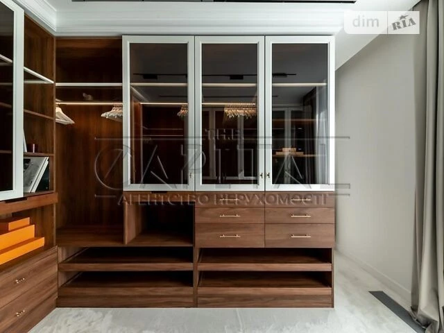 Urgent sale of a penthouse in the Autograph Park Lakes residential complex