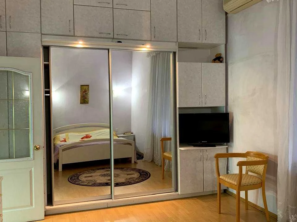 Apartment. Odesa, Teatralnyi prov. (Tchaikovsky)
