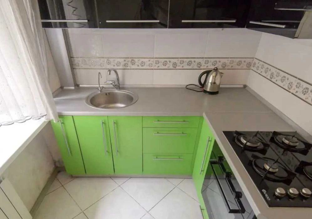 Two-bedroom apartment for sale near the metro station, Valentinovskaya Street.