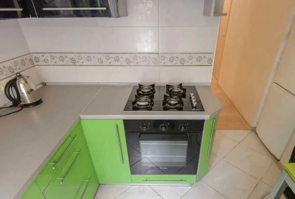 Two-bedroom apartment for sale near the metro station, Valentinovskaya Street.