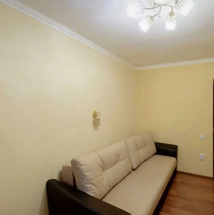 Two-bedroom apartment for sale near the metro station, Valentinovskaya Street.