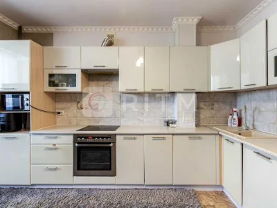 Apartment. Ivano-Frankivsk, Heroiv Mykolaiv St., (Building