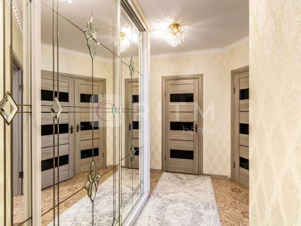 Apartment. Ivano-Frankivsk, Heroiv Mykolaiv St., (Building