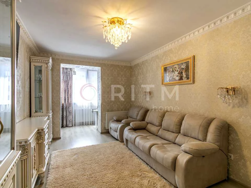 Apartment. Ivano-Frankivsk, Heroiv Mykolaiv St., (Building