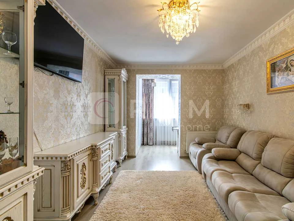 Apartment. Ivano-Frankivsk, Heroiv Mykolaiv St., (Building