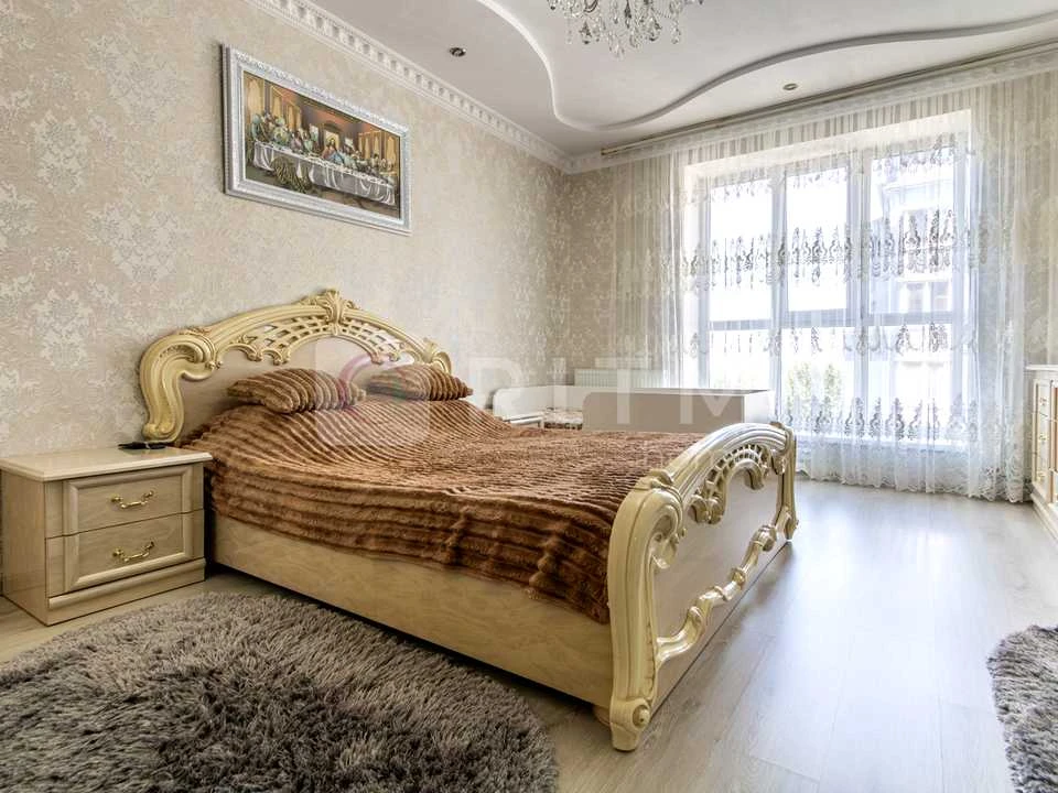 Apartment. Ivano-Frankivsk, Heroiv Mykolaiv St., (Building