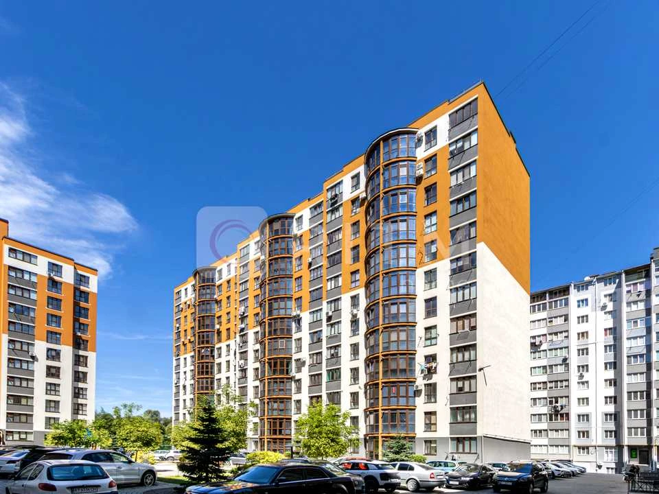 Apartment. Ivano-Frankivsk, Heroiv Mykolaiv St., (Building