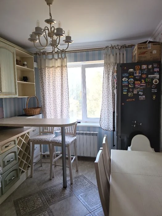 For sale 2-room apartment with renovation, Khortytskyi district