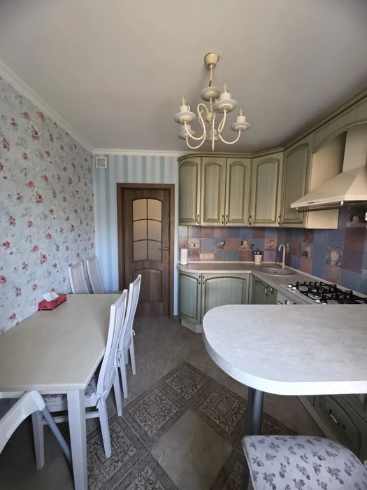 For sale 2-room apartment with renovation, Khortytskyi district