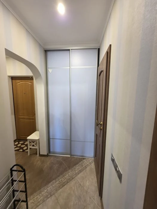 For sale 2-room apartment with renovation, Khortytskyi district