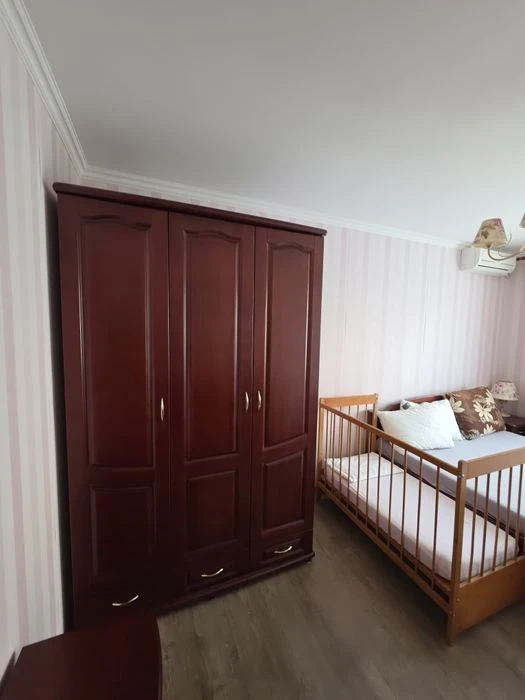 For sale 2-room apartment with renovation, Khortytskyi district