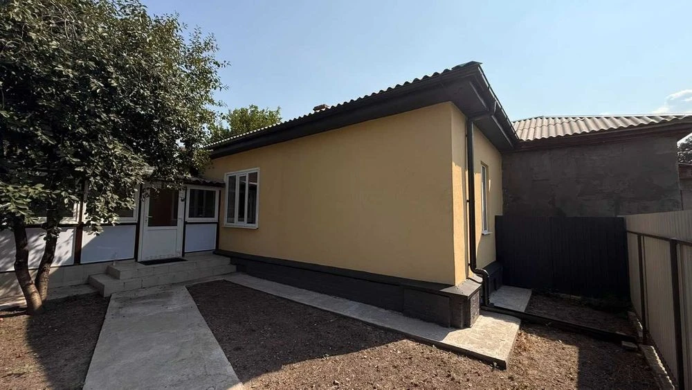 Двокімнатна квартира на землі. Тихий центр