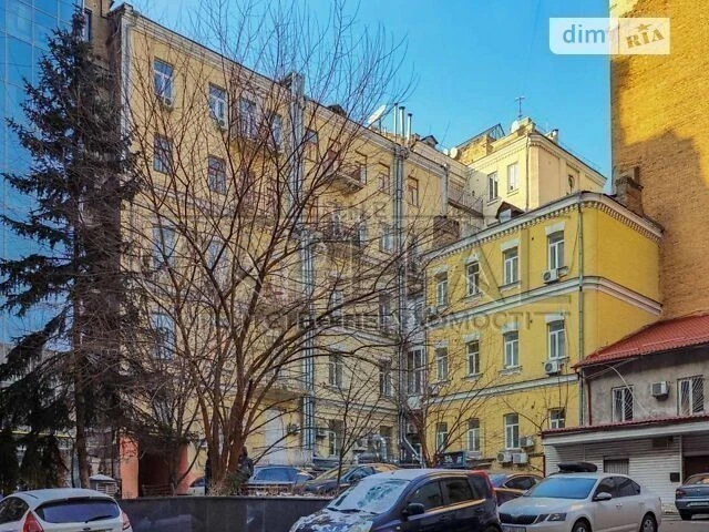 Продаж 4к квартири 139 кв. м на вул. Євгена Чикаленка 25 • I