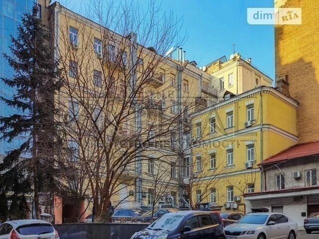Продаж 4к квартири 139 кв. м на вул. Євгена Чикаленка 25 • I