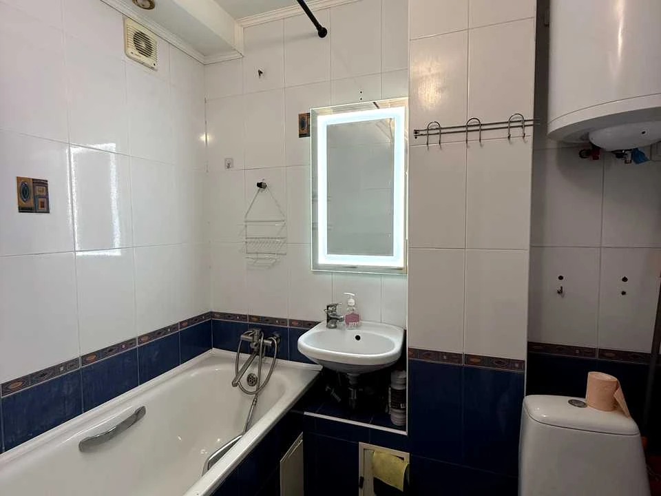 Apartment. Kyiv, Derevlyanska St. (Yakira), 16/18.k