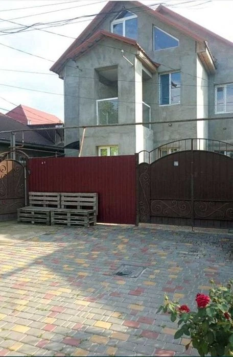 Новый дом в черте города.