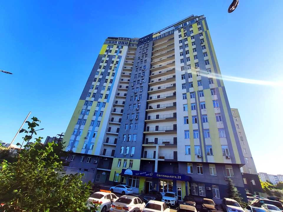 Apartment. Kyiv, Svitlytskoho St., (House)
