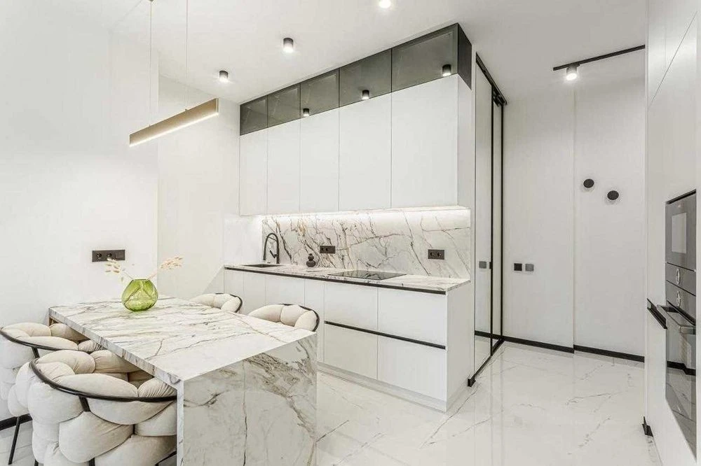 Sale of 3-room apartment 106m2 with design renovation TRIIINITY (TRINITY