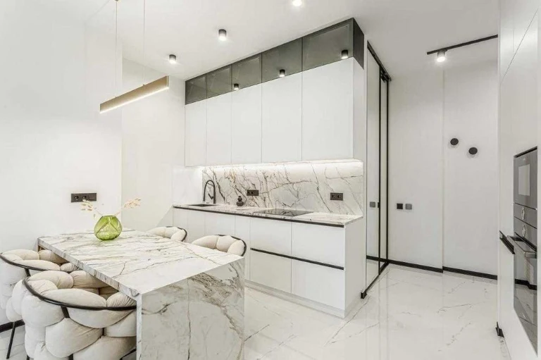 Sale of 3-room apartment 106m2 with design renovation TRIIINITY (TRINITY