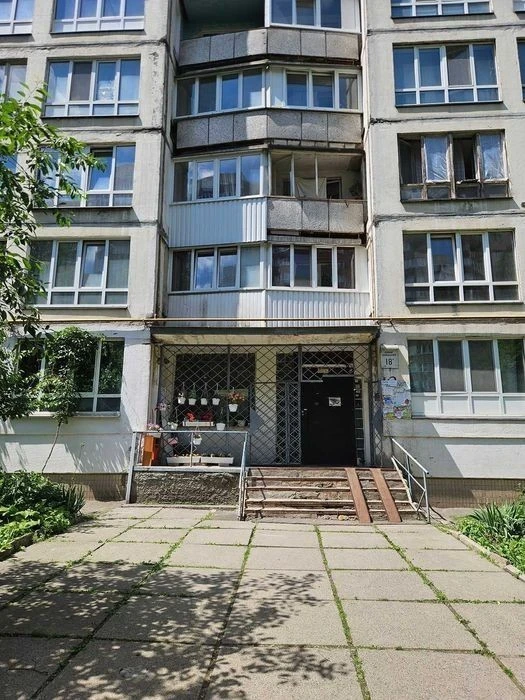 Rudenko Mykola Blvd. (formerly Koltsova Blvd.), 18a! 1 room 34