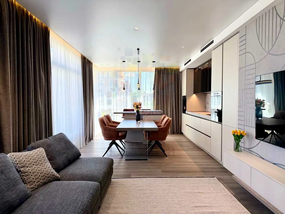 Apartment. Kyiv, Salyutna St., (Building 03801-03901)