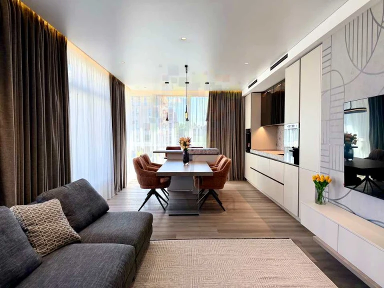 Apartment. Kyiv, Salyutna St., (Building 03801-03901)