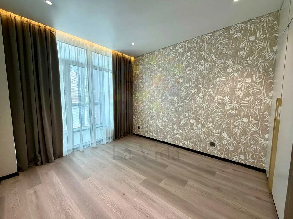 Apartment. Kyiv, Salyutna St., (Building 03801-03901)