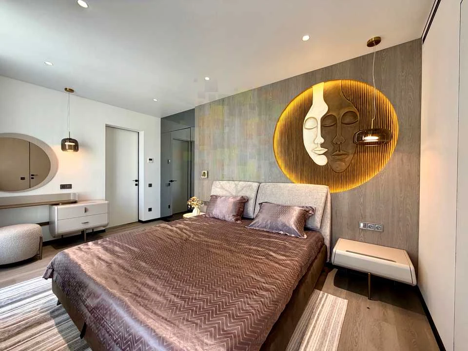 Apartment. Kyiv, Salyutna St., (Building 03801-03901)