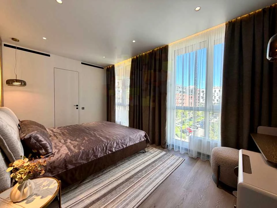 Apartment. Kyiv, Salyutna St., (Building 03801-03901)