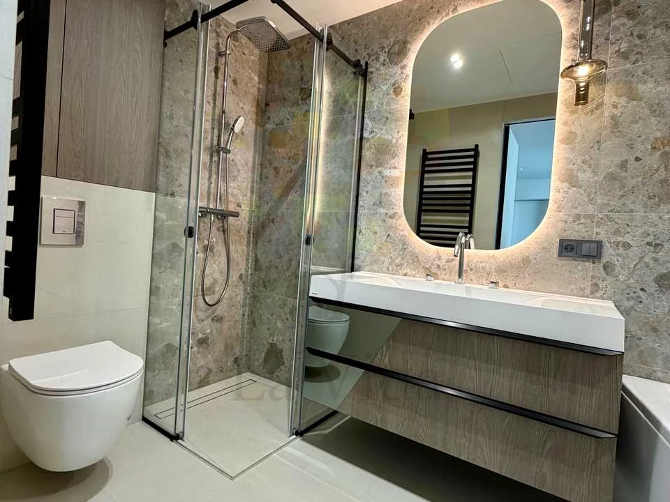 Apartment. Kyiv, Salyutna St., (Building 03801-03901)