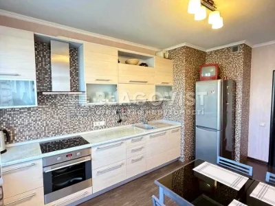 Apartment. Kyiv, Petra Hryhorenka Avenue.