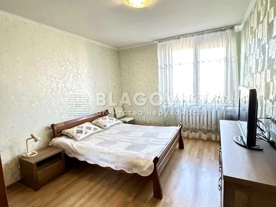 Apartment. Kyiv, Petra Hryhorenka Avenue.
