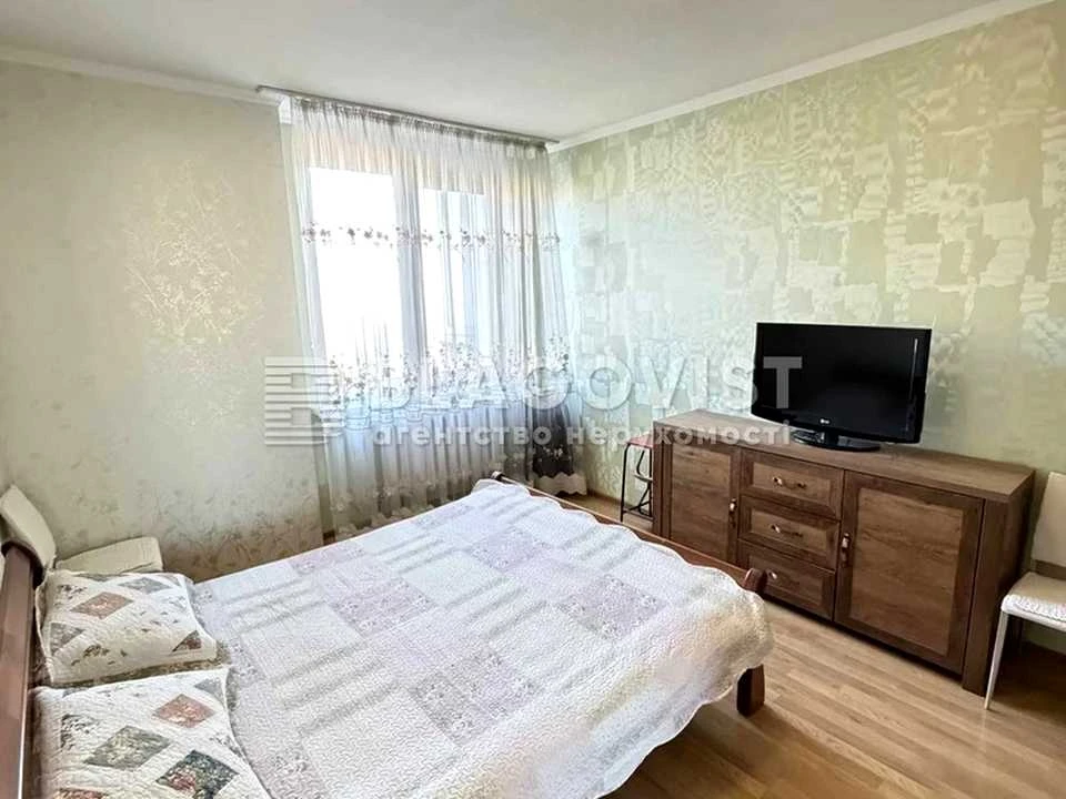 Apartment. Kyiv, Petra Hryhorenka Avenue.