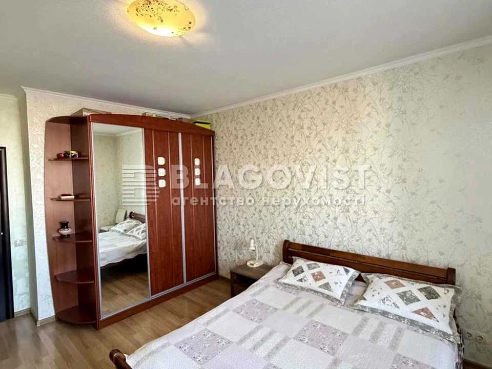 Apartment. Kyiv, Petra Hryhorenka Avenue.