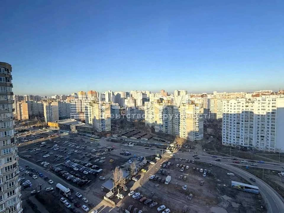 Apartment. Kyiv, Petra Hryhorenka Avenue.