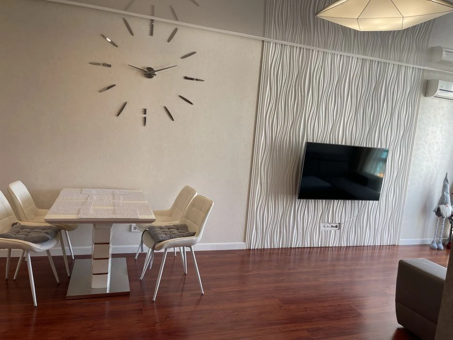 Panoramic 3-room apartment with a view of the Dnieper and Khortytsia |