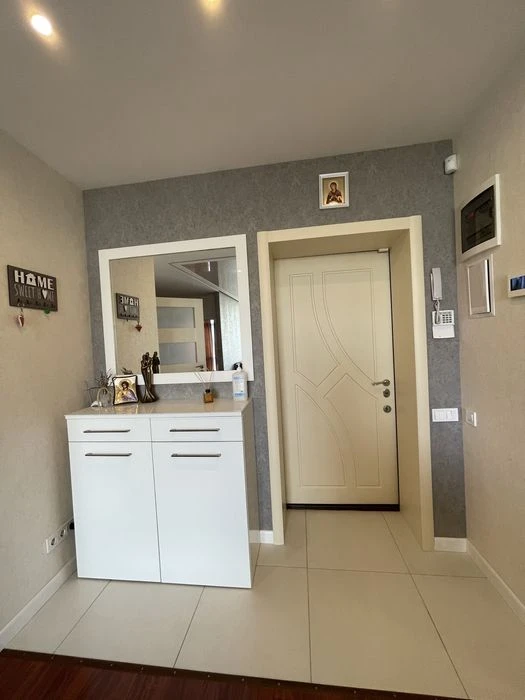 Panoramic 3-room apartment with a view of the Dnieper and Khortytsia |