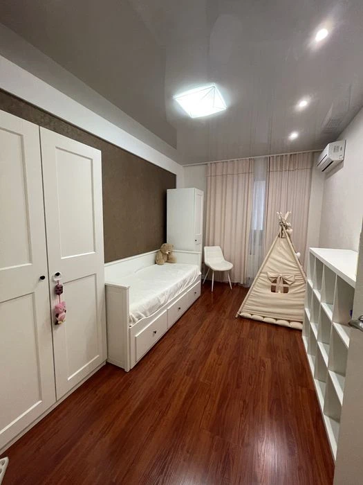 Panoramic 3-room apartment with a view of the Dnieper and Khortytsia |
