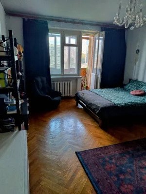 I will sell a 2-room apartment in the center, a brick house, gas, "special purpose"
