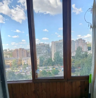 I will sell a 2-room apartment in the center, a brick house, gas, "special purpose"
