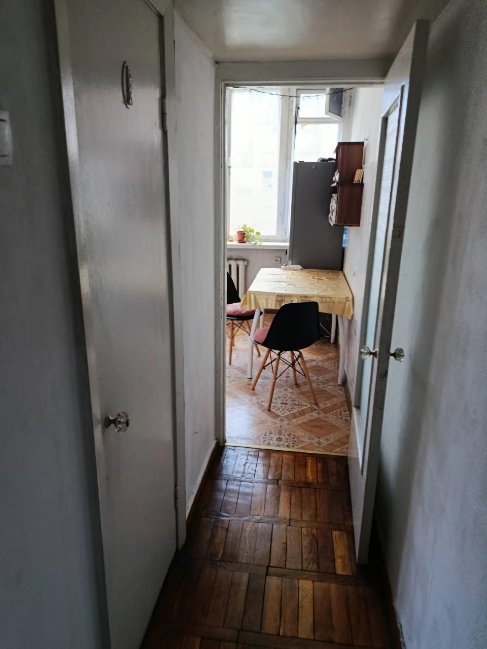 I will sell a 2-room apartment in the center, a brick house, gas, "special purpose"