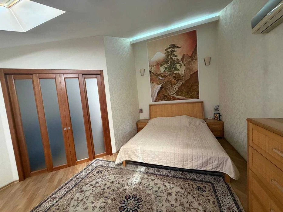 I will sell a 3k apartment in the center of Dnipro. Residential complex Sozidatel.