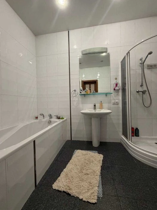 I will sell a 3k apartment in the center of Dnipro. Residential complex Sozidatel.