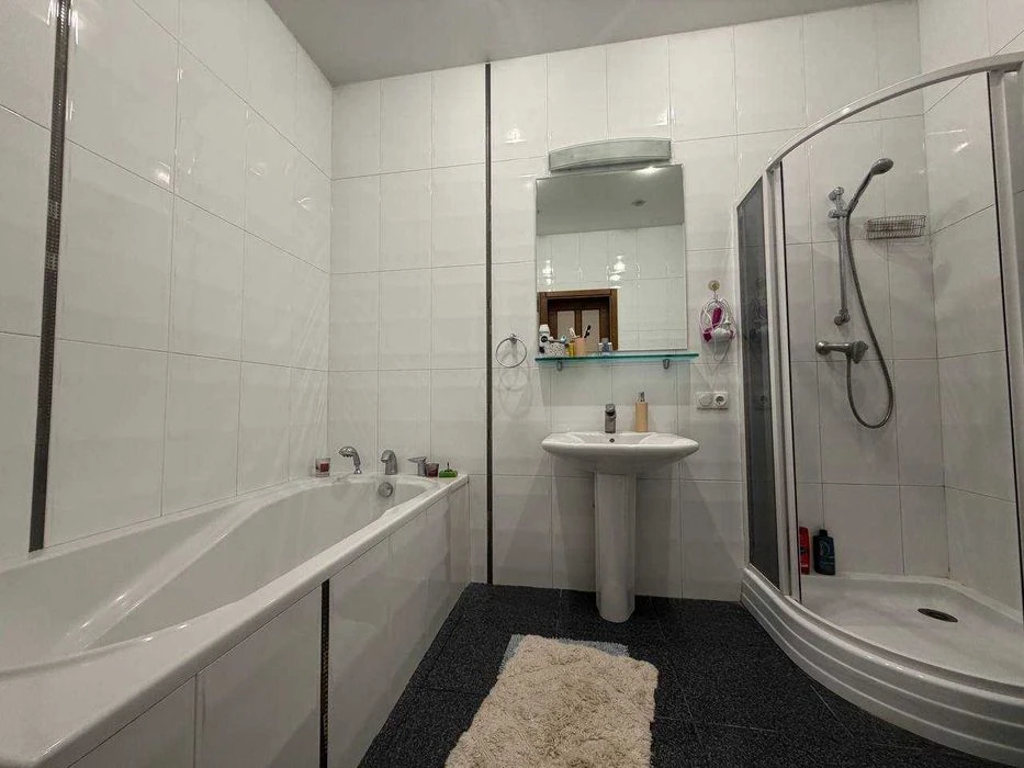 I will sell a 3k apartment in the center of Dnipro. Residential complex Sozidatel.
