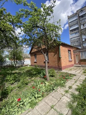Будинок у місті з ділянкою. Хороший стан 37073