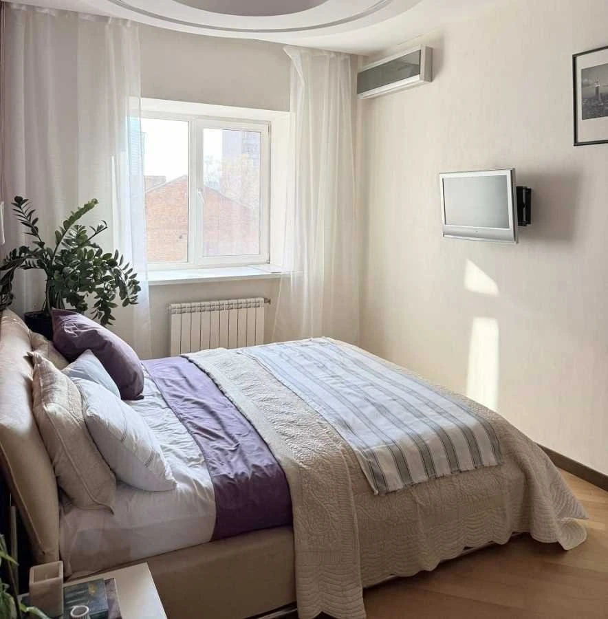 Sale of 2-room apartment 76 m², Vyacheslav Chernovola str.,