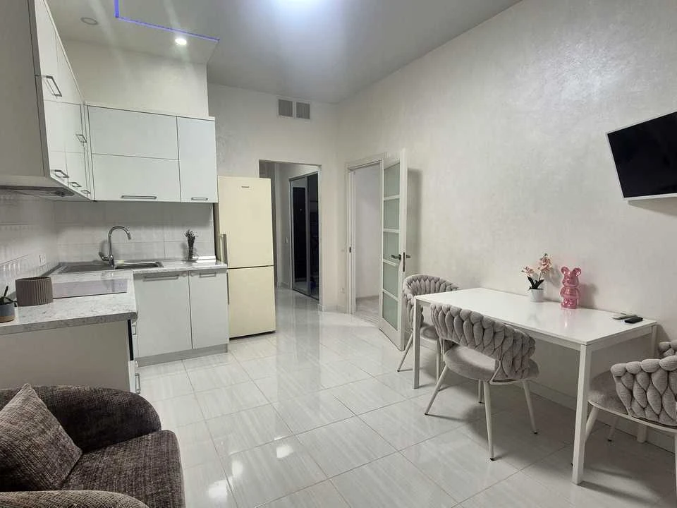 Apartment. Odesa, Velyka Arnautska St.