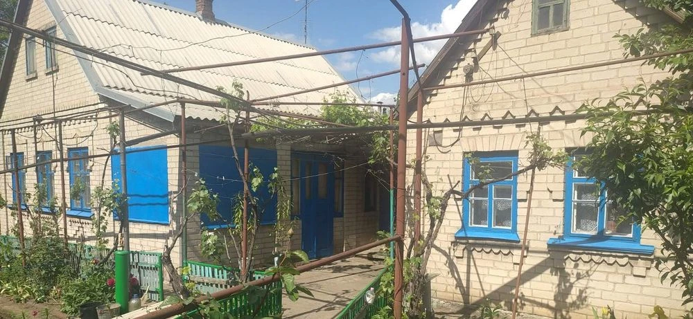 House + residential apartment + land