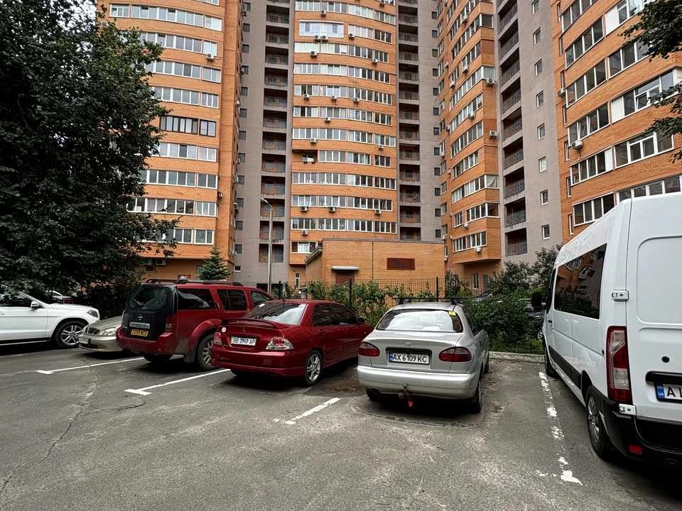 Apartment. Kharkiv, Myroslava Mysly St. (Tsilinogradska)