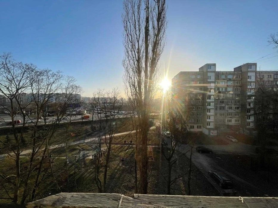 Продам 2 ком. 46 м2, Харьковское шоссе, 21/1, Дарницкий р-н,